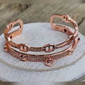 Bracelet w/Dustbag (Stamped) High Quality